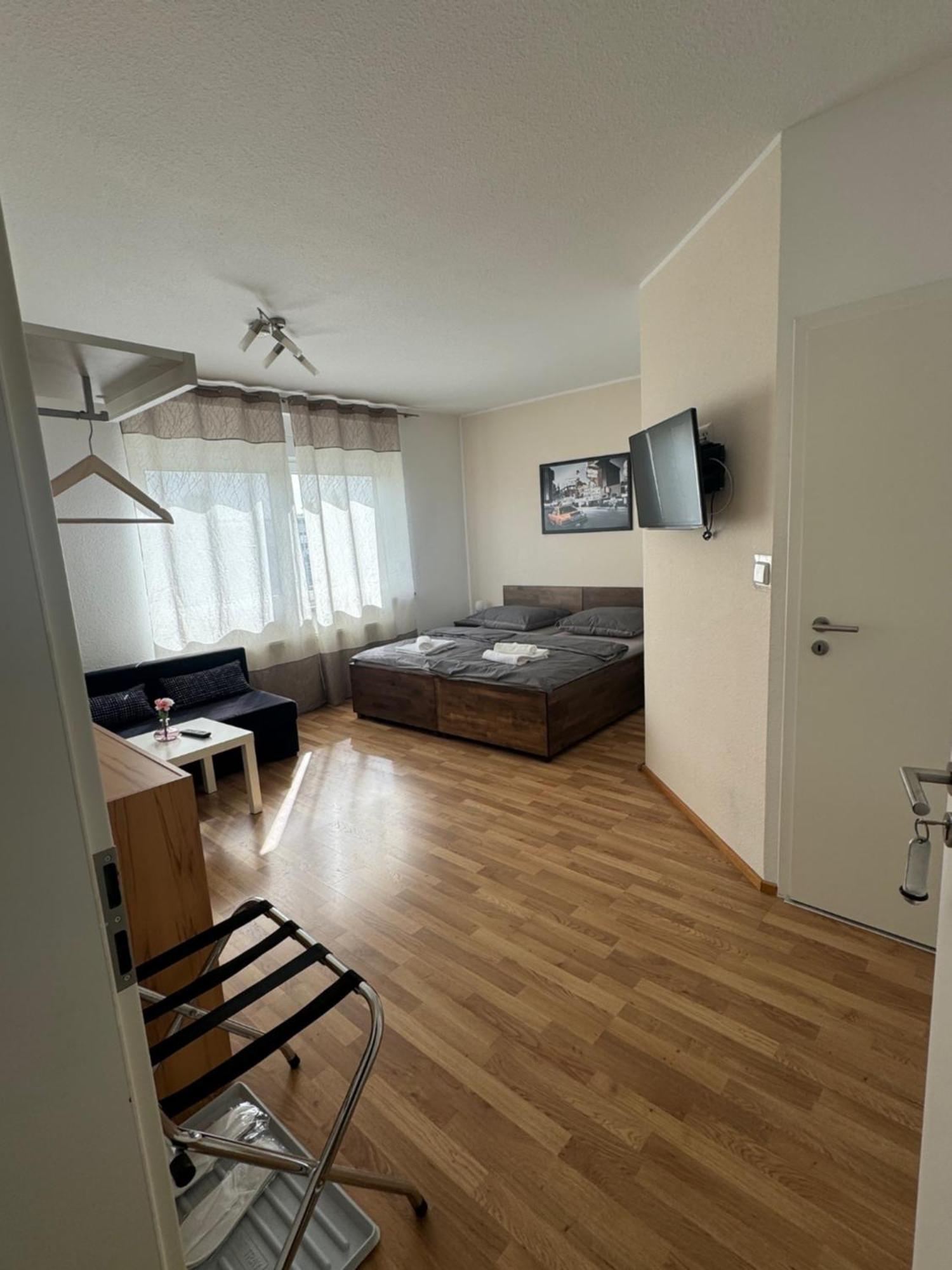 Skypension Schönefeld Zewnętrze zdjęcie